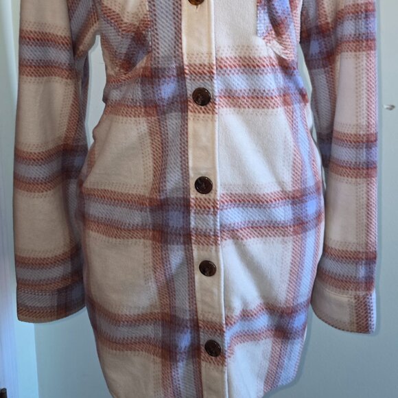 Shacket - Picture 2 of 2